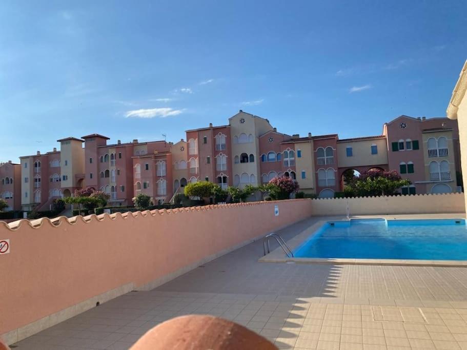 Superbe Studio Renove Avec Piscine Et Vue Marina Le Barcarès Exterior foto